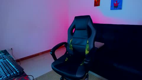 noah_sins_ online show from 28, 4, 2026