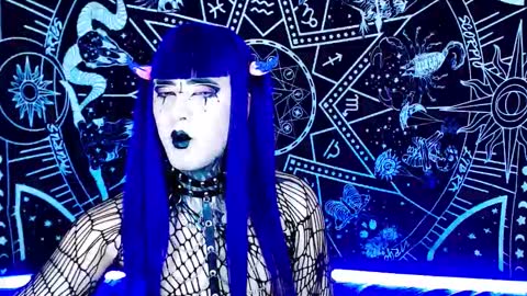 caroline online show from 22, 12, 2025