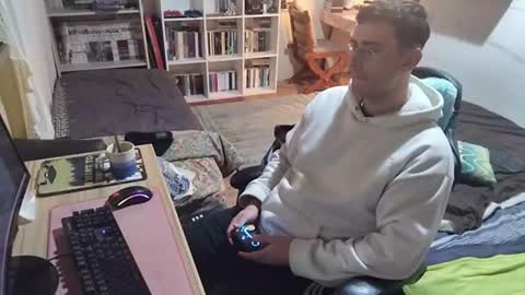 Noeliswaifu online show from 18, 7, 2026