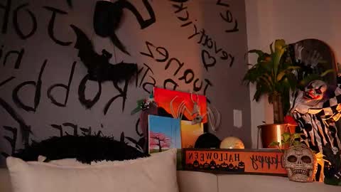 Snapshot of noha_miler chatting on 30, 10, 2025 kevin online show from 30, 10, 2025