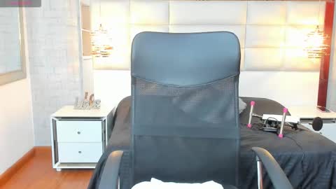  Nohemi   online show from 10, 9, 2025