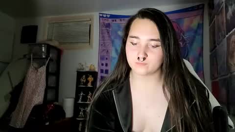 Snapshot of nonbinarybeauty20 chatting on 4, 1, 2025 nonbinarybeauty20 online show from 4, 1, 2025