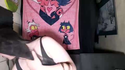 nonbinarybeauty20 online show from 10, 5, 2026