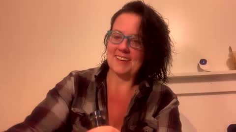 Snapshot of nonipsalldrip chatting on 18, 5, 2026 NoNipsAllDrip online show from 18, 5, 2026