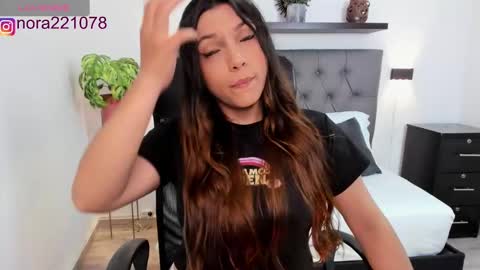 Snapshot of nora22xx chatting on 11, 3, 2025 Nora online show from 11, 3, 2025