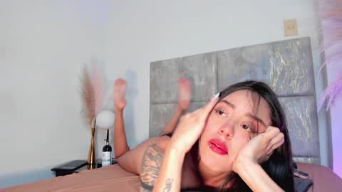 Nora Da Silva online show from 5, 2, 2025