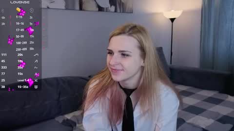 Snapshot of noradunn chatting on 28, 10, 2025 Elina online show from 28, 10, 2025