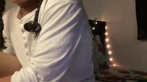 Snapshot of nova21127 chatting on 26, 10, 2025 NOVA online show from 26, 10, 2025