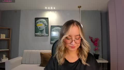 Nova Sinclair online show from 5, 8, 2026