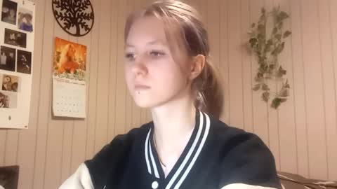 Sari  It is my first day  online show from 2, 3, 2026