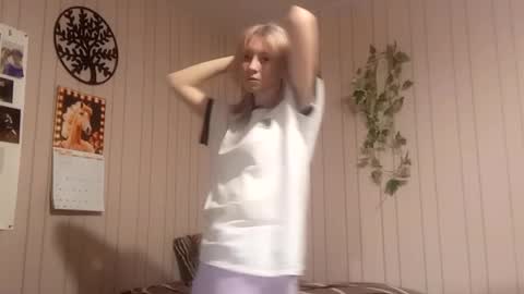 Sari  It is my first day  online show from 4, 3, 2026