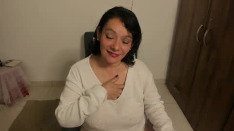 Snapshot of nuit_rose chatting on 8, 5, 2026 nuit_rose online show from 8, 5, 2026