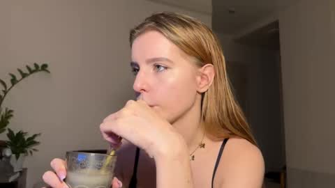 nura_foxx online show from 17, 12, 2025