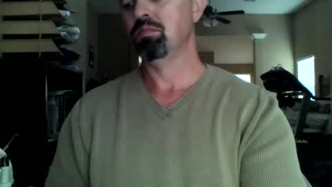 nvrenuff1979 online show from 28, 11, 2025