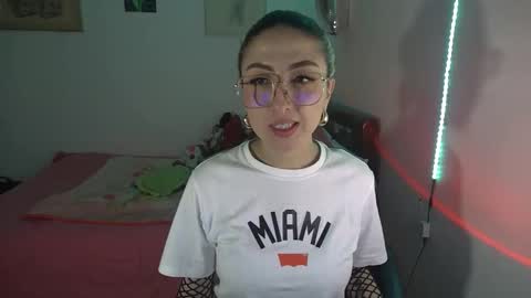 Snapshot of nymph_frida chatting on 5, 12, 2025 Frida online show from 5, 12, 2025