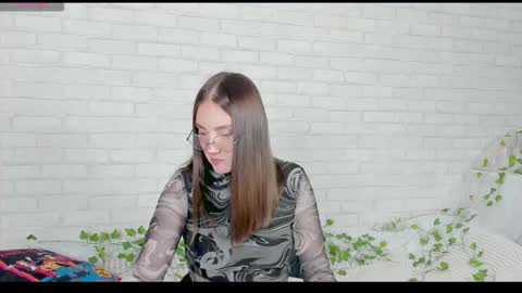 Snapshot of nymphalean chatting on 6, 11, 2025 Kat online show from 6, 11, 2025