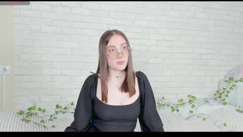 Snapshot of nymphalean chatting on 8, 11, 2025 Kat online show from 8, 11, 2025