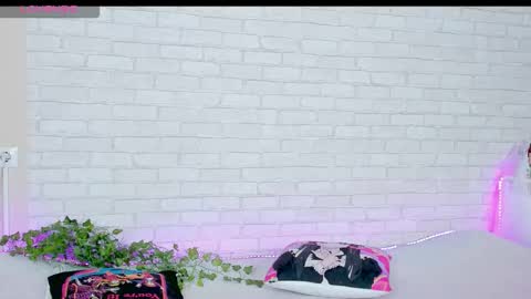 Snapshot of nymphalean chatting on 5, 12, 2025 Kat online show from 5, 12, 2025