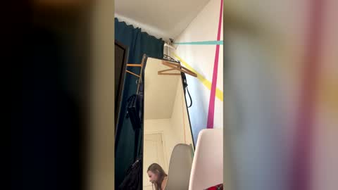 crystal   3 online show from 24, 4, 2026