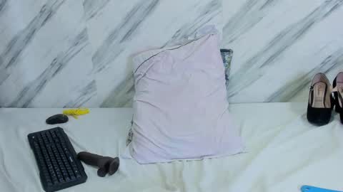 xionela gates online show from 3, 3, 2025