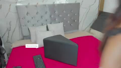 xionela gates online show from 20, 6, 2026
