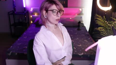 Snapshot of obedientt_ chatting on 12, 5, 2026 Moonlight online show from 12, 5, 2026