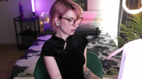 Snapshot of obedientt_ chatting on 23, 5, 2026 Moonlight online show from 23, 5, 2026