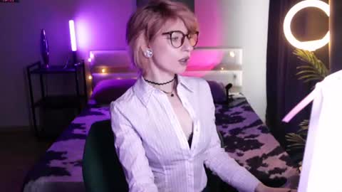 Snapshot of obedientt_ chatting on 11, 6, 2026 Moonlight online show from 11, 6, 2026