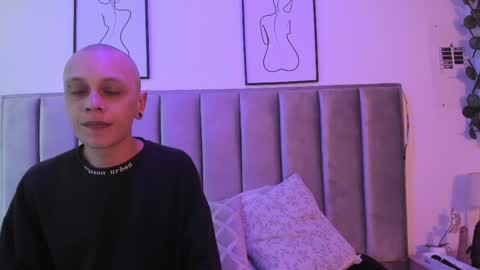 Sara Help me reach 1000 followers online show from 11, 4, 2026