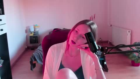 Call me Bee online show from 31, 7, 2026