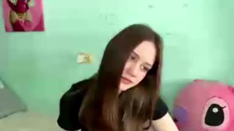 Mia online show from 4, 3, 2026