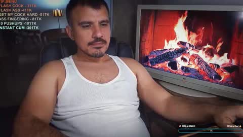 Snapshot of officeman7 chatting on 4, 12, 2025 officeman7 online show from 4, 12, 2025