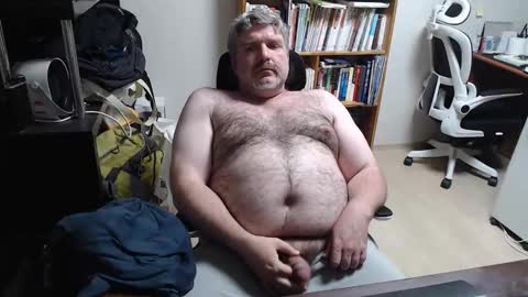 Woman message me men do not make demands and dont ask for pm only ladies. online show from 20, 4, 2026