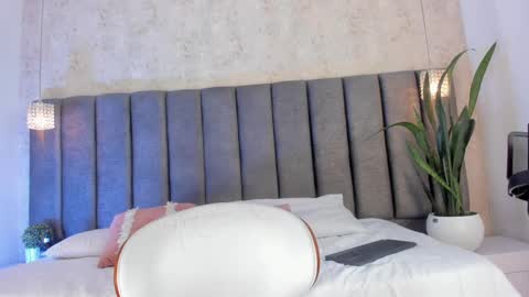 Holly online show from 1, 3, 2025