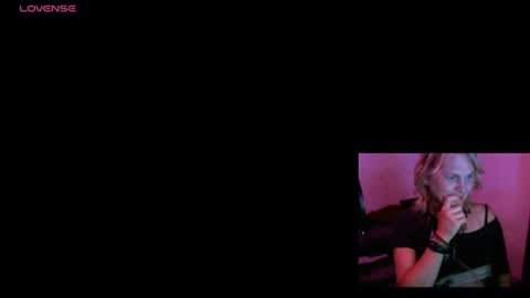 Snapshot of ohellesbells chatting on 18, 6, 2026 ohellesbells online show from 18, 6, 2026
