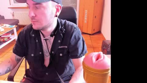 Snapshot of ohihoe92 chatting on 20, 4, 2026 Chris online show from 20, 4, 2026