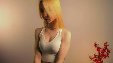 Emi and Ohpi online show from 3, 4, 2026