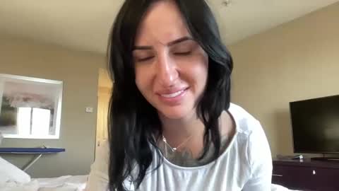 Snapshot of ohrileyxo chatting on 8, 10, 2025 riley online show from 8, 10, 2025