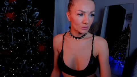 Snapshot of oliva_candy chatting on 4, 1, 2025 oliva_candy online show from 4, 1, 2025