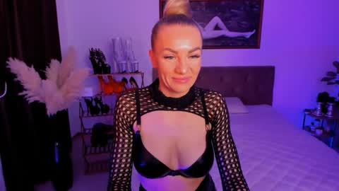Snapshot of oliva_candy chatting on 2, 3, 2025 oliva_candy online show from 2, 3, 2025
