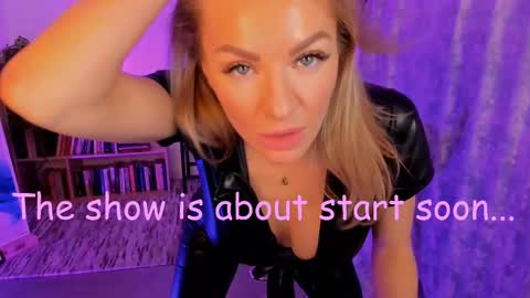 Snapshot of oliva_candy chatting on 17, 9, 2025 oliva_candy online show from 17, 9, 2025