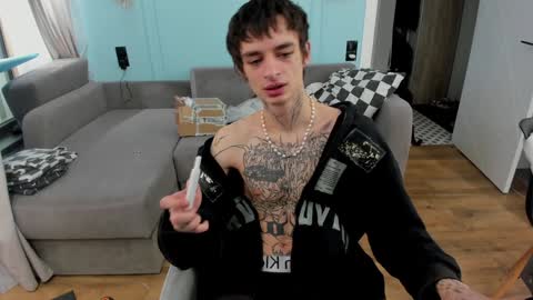 Snapshot of oliverrgroove chatting on 2, 12, 2024 oliverrgroove online show from 2, 12, 2024