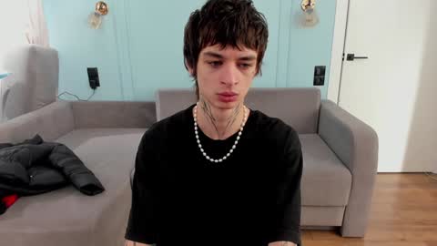 Snapshot of oliverrgroove chatting on 27, 12, 2024 oliverrgroove online show from 27, 12, 2024