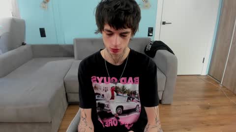 Snapshot of oliverrgroove chatting on 12, 1, 2025 oliverrgroove online show from 12, 1, 2025