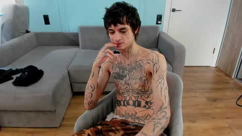 Snapshot of oliverrgroove chatting on 13, 1, 2025 oliverrgroove online show from 13, 1, 2025