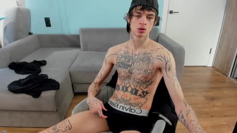 Snapshot of oliverrgroove chatting on 15, 1, 2025 oliverrgroove online show from 15, 1, 2025