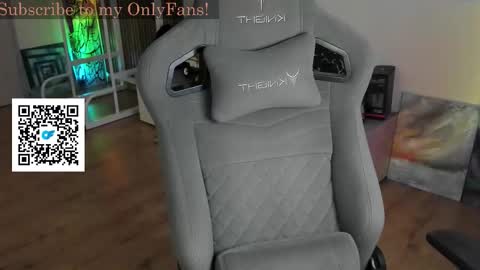 Snapshot of oliverrgroove chatting on 12, 9, 2025 oliverrgroove online show from 12, 9, 2025