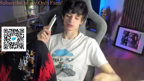 Snapshot of oliverrgroove chatting on 25, 10, 2025 oliverrgroove online show from 25, 10, 2025