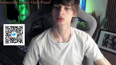 Snapshot of oliverrgroove chatting on 14, 11, 2025 oliverrgroove online show from 14, 11, 2025