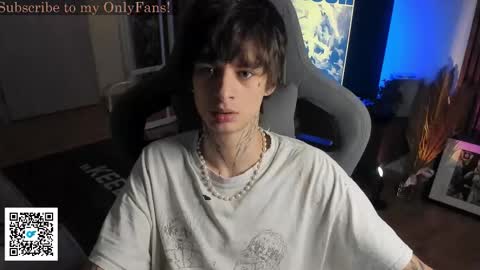 Snapshot of oliverrgroove chatting on 2, 12, 2025 oliverrgroove online show from 2, 12, 2025